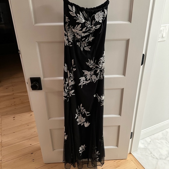 Cache Black Gown with White Beading - Picture 1 of 4